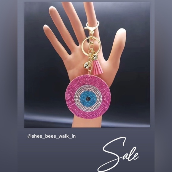 Eye key chain- PINK - Picture 3 of 3